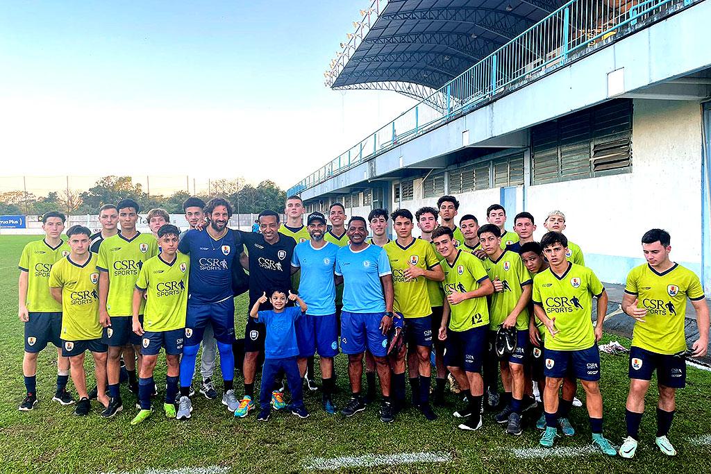 Teutônia - Sub-17 da Ivo10 Brazil faz treino coletivo contra profissionais da Lajeadense